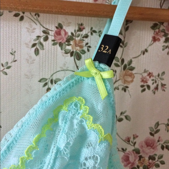 Victoria's Secret Light Blue Sheer Underwire Bra - Picture 4 of 8